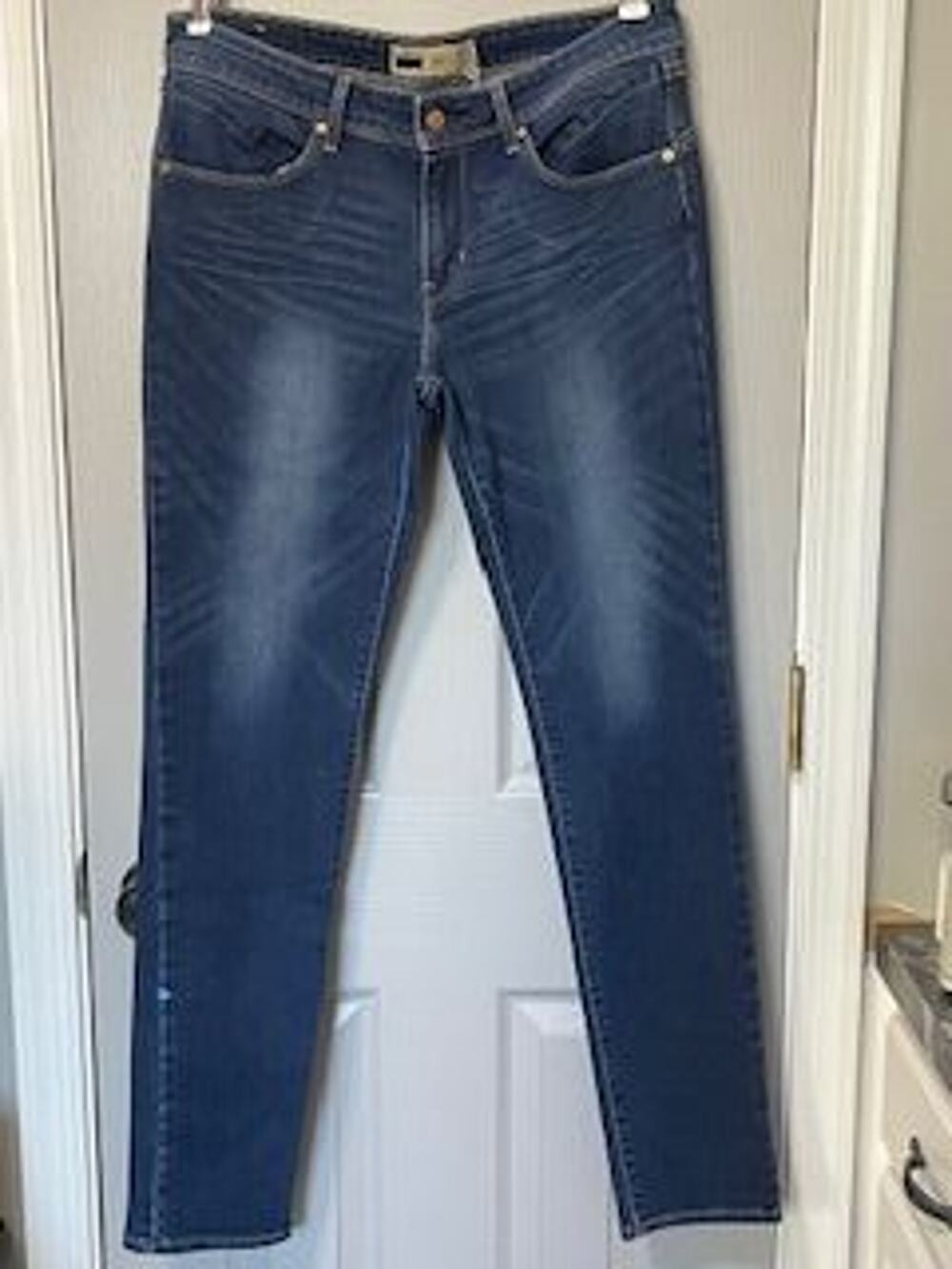 #B166 PRE-LOVED Levi's revel demi curve skinny jean size 30